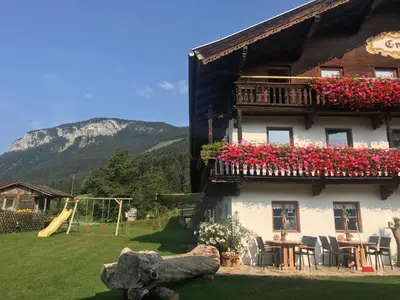 Ein allgemeiner Bergblick oder ein Berglick von der Ferienwohnung aus