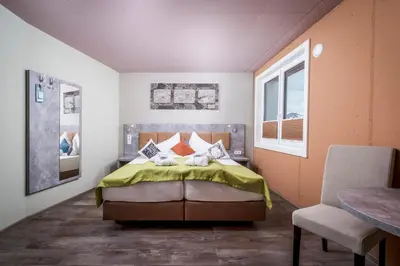 Ein Bett oder Betten in einem Zimmer der Unterkunft Cubo Sport & Art Hotel
