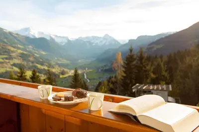 Ein allgemeiner Bergblick oder ein Berglick von der Ferienwohnung aus