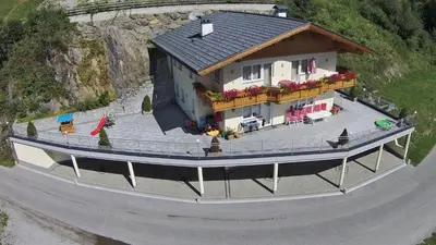 Das Gebäude in dem sich die Ferienwohnung befindet