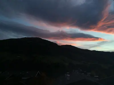 Ein allgemeiner Bergblick oder ein Berglick von der Ferienwohnung aus