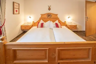 Ein Bett oder Betten in einem Zimmer der Unterkunft Das Enzian