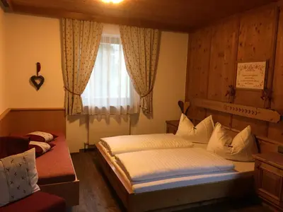 Ein Bett oder Betten in einem Zimmer der Unterkunft Das Enzian