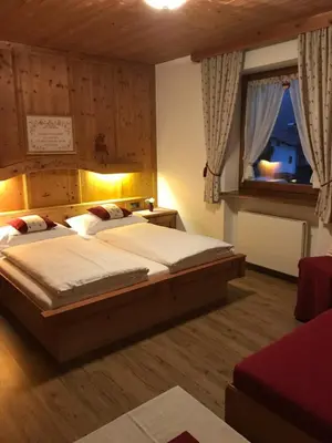 Ein Bett oder Betten in einem Zimmer der Unterkunft Das Enzian