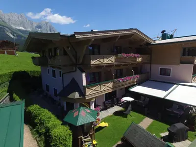 Ein allgemeiner Bergblick oder ein Berglick von des Bed & Breakfasts aus