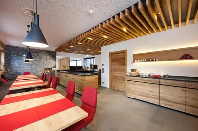 Ein Restaurant oder anderes Speiselokal in der Unterkunft Das Heimsitz