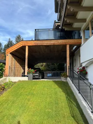 Ein Garten an der Unterkunft Landhaus BergMoment - adults only