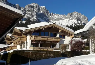 Ein allgemeiner Bergblick oder ein Berglick von der Ferienwohnung aus