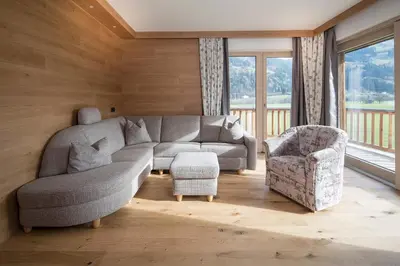Ein Sitzbereich in der Unterkunft Alpinliving.Tirol