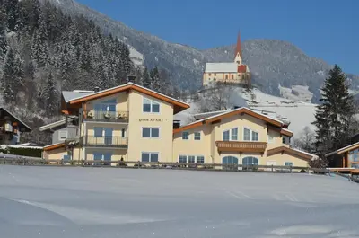 Ein allgemeiner Bergblick oder ein Berglick von der Ferienwohnung aus