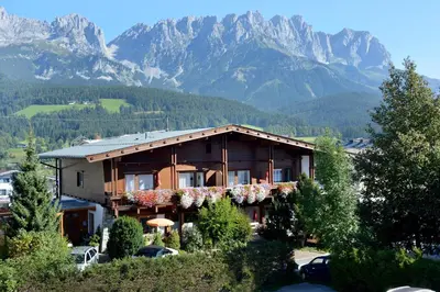Ein allgemeiner Bergblick oder ein Berglick von der Ferienwohnung aus