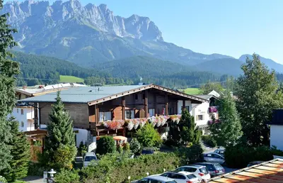 Ein allgemeiner Bergblick oder ein Berglick von der Ferienwohnung aus