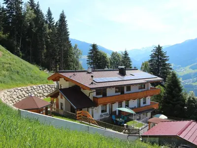 Ein allgemeiner Bergblick oder ein Berglick von der Ferienwohnung aus