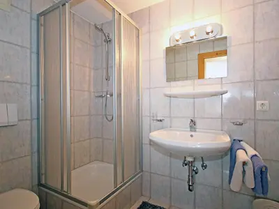 Ein Badezimmer in der Unterkunft Apartment Appartements Binderhof-1 by Interhome