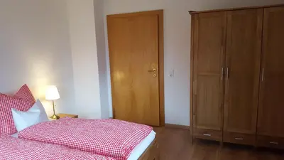 Ein Bett oder Betten in einem Zimmer der Unterkunft FEWO 
