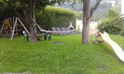 Ein Kinderspielbereich in der Unterkunft Appartments Hofer