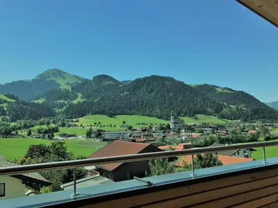 Ein allgemeiner Bergblick oder ein Berglick von der Ferienwohnung aus