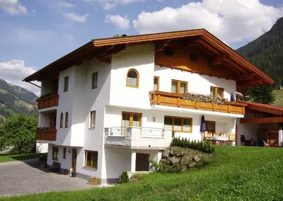 Ein allgemeiner Bergblick oder ein Berglick von der Ferienwohnung aus