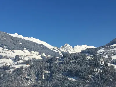 Ein allgemeiner Bergblick oder ein Berglick von der Ferienwohnung aus