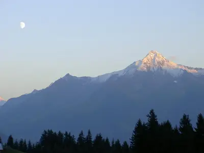 Ein allgemeiner Bergblick oder ein Berglick von der Ferienwohnung aus