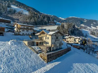 Ein allgemeiner Bergblick oder ein Berglick von der Ferienwohnung aus
