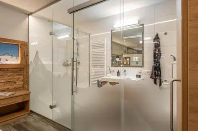 Ein Badezimmer in der Unterkunft Apartment-Schöser