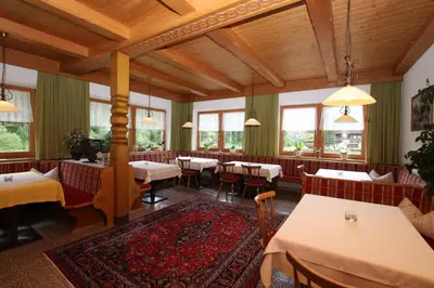 Ein Restaurant oder anderes Speiselokal in der Unterkunft Gmünderklause