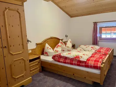 Ein Bett oder Betten in einem Zimmer der Unterkunft Ferienwohnungen Luxner