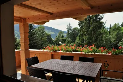 Ein allgemeiner Bergblick oder ein Berglick von der Ferienwohnung aus