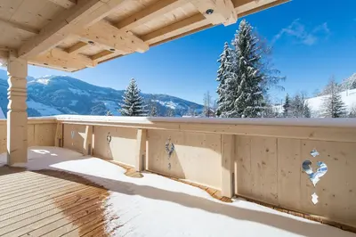 Ein allgemeiner Bergblick oder ein Berglick von der Ferienwohnung aus