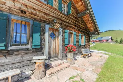 Das Gebäude in dem sich das Chalet befindet
