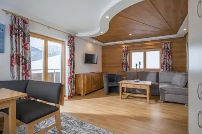 Ein Sitzbereich in der Unterkunft Chalet Strobl