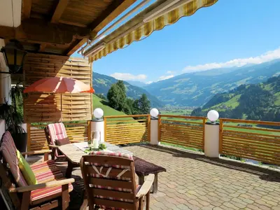 Ein allgemeiner Bergblick oder ein Berglick von der Ferienwohnung aus