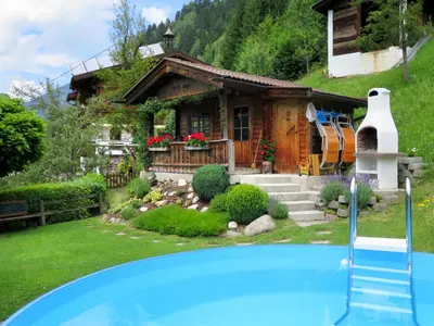Das Gebäude in dem sich das Ferienhaus befindet