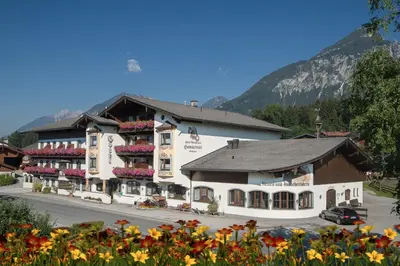 Ein allgemeiner Bergblick oder ein Berglick von des Hotels aus