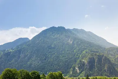 Ein allgemeiner Bergblick oder ein Berglick von des Hotels aus