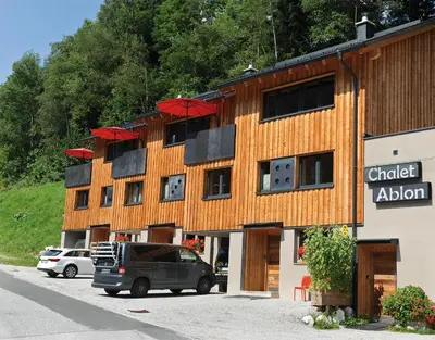 Das Gebäude in dem sich das Chalet befindet