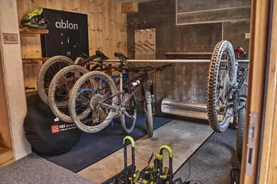Radfahren an der Unterkunft Chalet Ablon oder in der Nähe