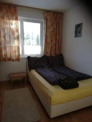 Ein Bett oder Betten in einem Zimmer der Unterkunft Ferienwohnung mit Blick auf die Buchensteinwand