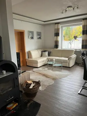 Ein Sitzbereich in der Unterkunft Ferienwohnung mit Blick auf die Buchensteinwand