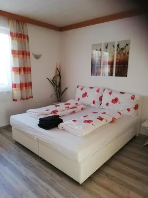 Ein Bett oder Betten in einem Zimmer der Unterkunft Ferienwohnung mit Blick auf die Buchensteinwand