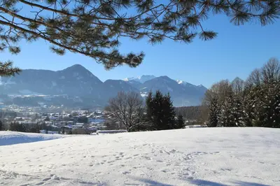 Ein allgemeiner Bergblick oder ein Berglick von der Ferienwohnung aus
