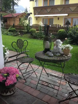 Ein Garten an der Unterkunft Ferienwohnung Eder