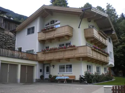 Das Gebäude in dem sich die Ferienwohnung befindet