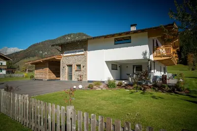 Ein allgemeiner Bergblick oder ein Berglick von der Ferienwohnung aus