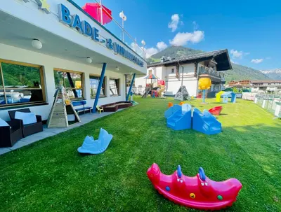 Ein Garten an der Unterkunft Wellness- und Familienhotel Egger