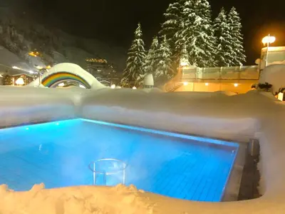 Der Swimmingpool an oder in der Nähe von Wellness- und Familienhotel Egger