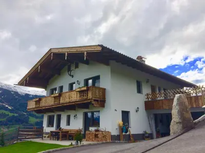 Ein allgemeiner Bergblick oder ein Berglick von der Ferienwohnung aus