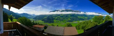 Ein allgemeiner Bergblick oder ein Berglick von der Ferienwohnung aus