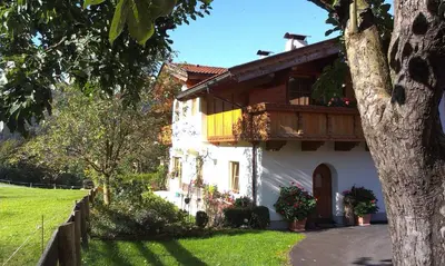 Das Gebäude in dem sich der Bauernhof befindet